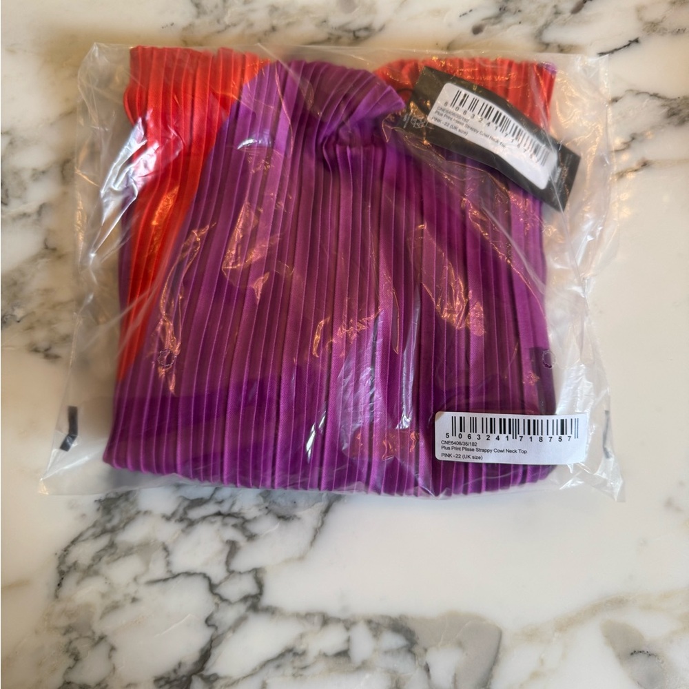 NWT Pretty Little Thing Plus Pink Plissé Strappy Cowl Neck Crop Top US 18 - Picture 10 of 10